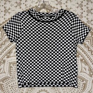 "EN CREME" LADIES BLACK AND WHITE CHECKERED SHORT SLEEVE SWEATER TOP, SIZE LARGE